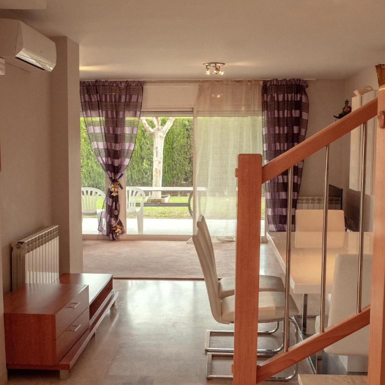 Casa para 8 personas a pie del mar SOLO FAMILIAS - Casa de 4 dormitorios - 2