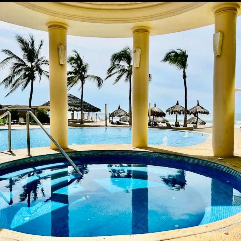 FRENTE AL MAR A PIE DE PLAYA ALBERCA y JACUZZI 7 - Apartment with Sea View - 13
