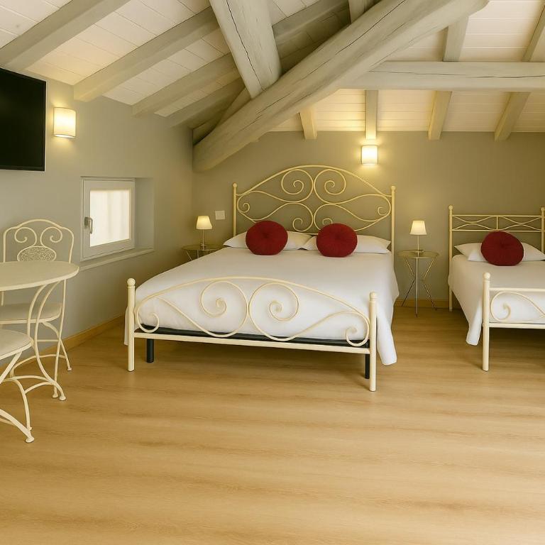 Domus 44 Rooms - Porta Nuova - Superior Triple Room - 2