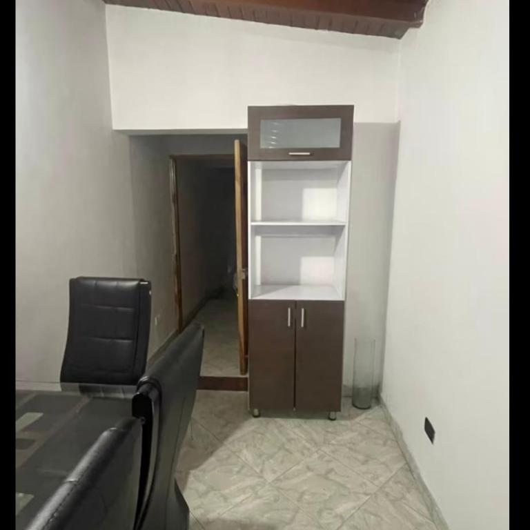 Apartamento amplio con un patio grande - One-Bedroom Apartment - 2