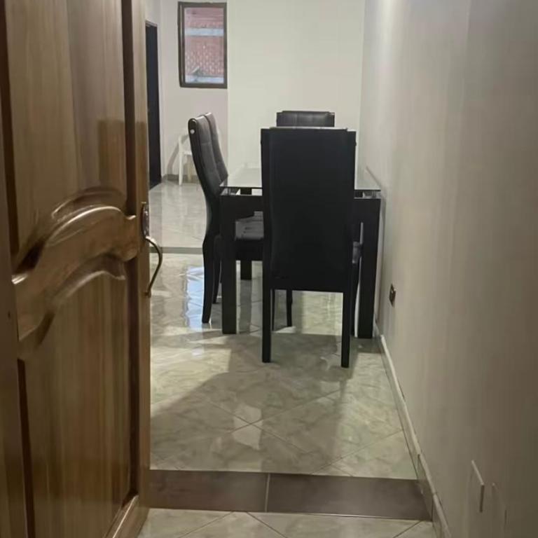 Apartamento amplio con un patio grande - One-Bedroom Apartment - 4