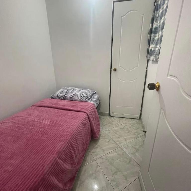 Apartamento amplio con un patio grande - One-Bedroom Apartment - 5