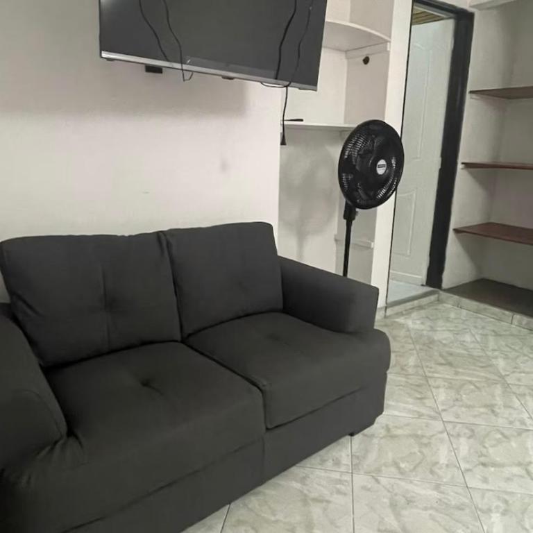 Apartamento amplio con un patio grande - One-Bedroom Apartment - 8