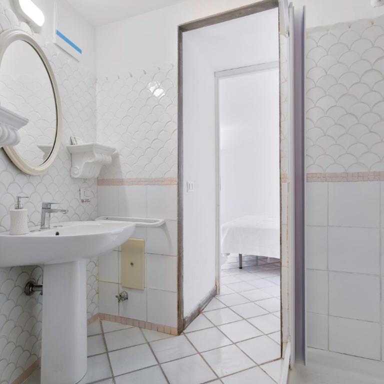 La Perla Marina Suite - Triple Room - 11