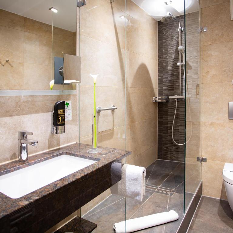 TIPTOP Hotel Burgschmiet Garni - Chambre Triple - 6