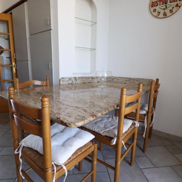 Spacieux Appartement Vue Mer et Montagne en dernier étage avec Terrasse - Parking et Wifi - Apartment mit 2 Schlafzimmern - 25