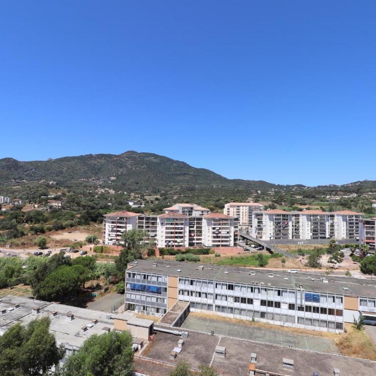Spacieux Appartement Vue Mer et Montagne en dernier étage avec Terrasse - Parking et Wifi - Apartment mit 2 Schlafzimmern - 20