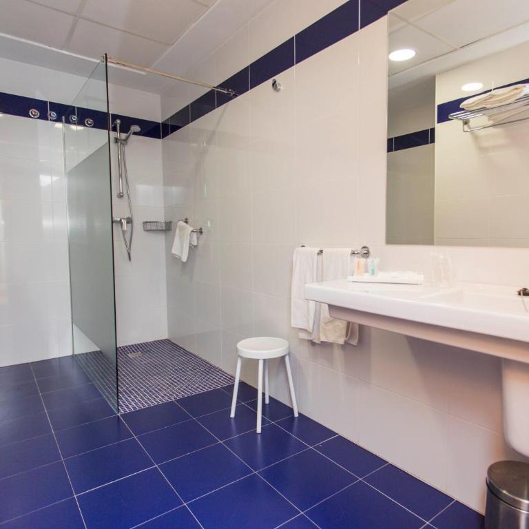 Hotel Voramar - Habitación Doble Superior (2 adultos + 2 niños) - 1 o 2 camas - 5