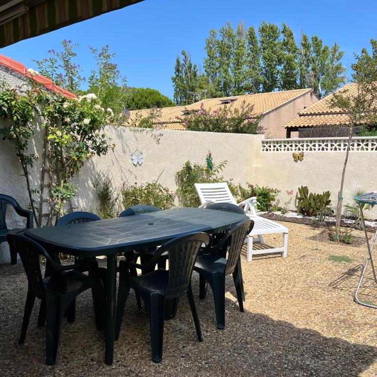 Jolie maison d'angle, pour 4 couchages, terrasse, résidence piscine commune à 400m plage de PORTIRAGNES PLAGE LRJP134 - Maisonnette - 1