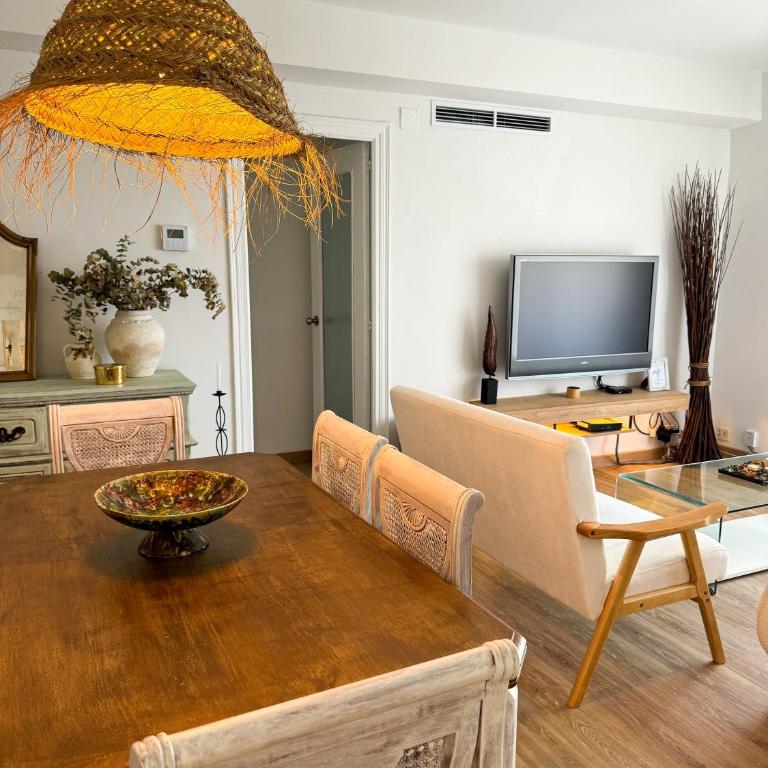 Increíble piso a pocos metros del mar con piscina - Apartamento de 3 dormitorios - 2