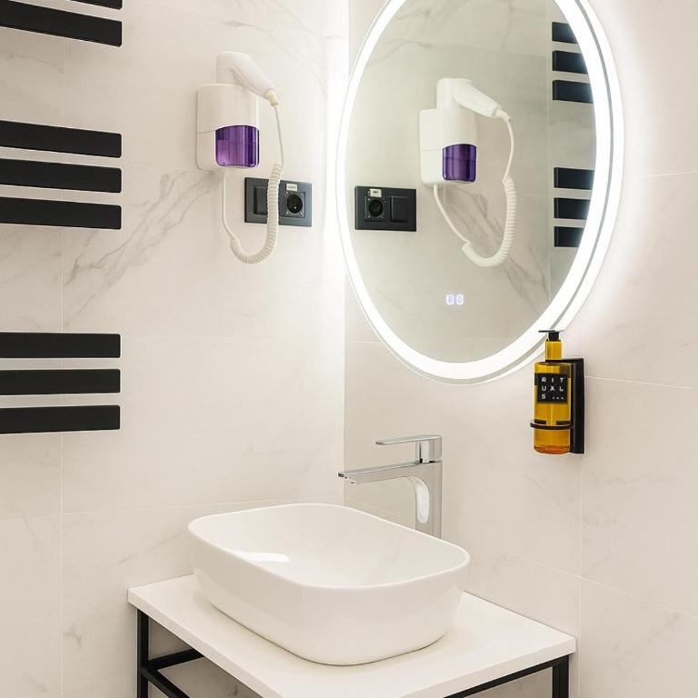 Hostal La Rúa-Montera - Double Room with Private Bathroom - 6