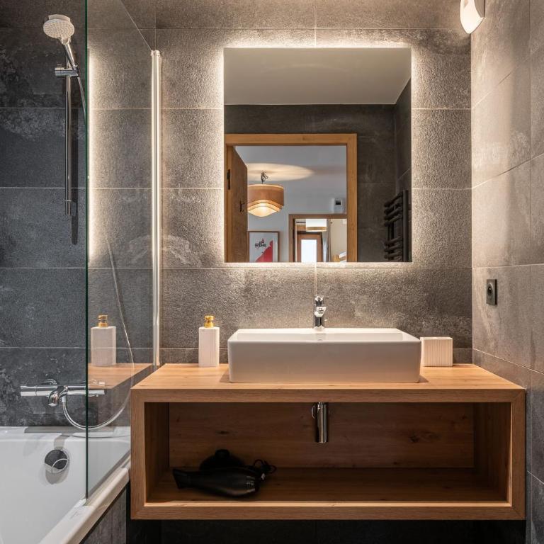Apartment Erin Champagny-en-Vanoise - by EMERALD STAY - Appartement 3 Chambres - 33