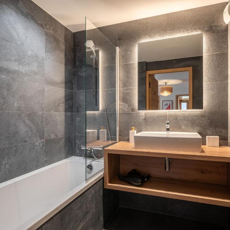 Apartment Erin Champagny-en-Vanoise - by EMERALD STAY - Appartement 3 Chambres - 6
