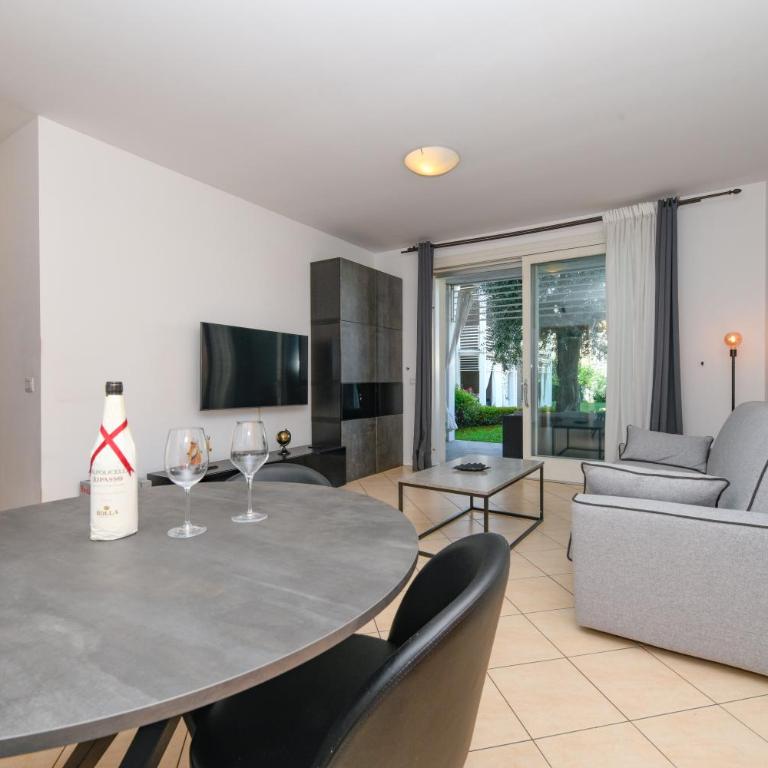 Appartamento Elia - Appartamento con 1 Camera da Letto e Vista Piscina - 9