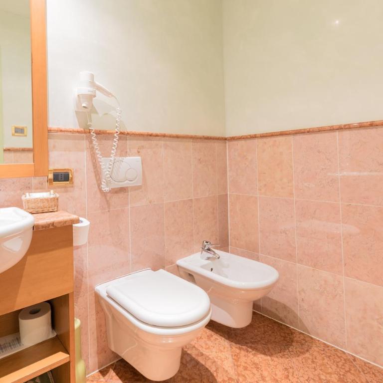 Hotel Ideal - Camera Matrimoniale Classic - 11