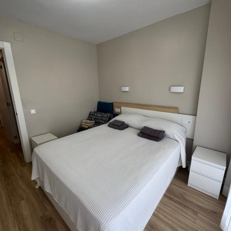 Lujoso piso enfrente de playa de Fenals, 2 terrazas - Apartamento de 1 dormitorio - 30