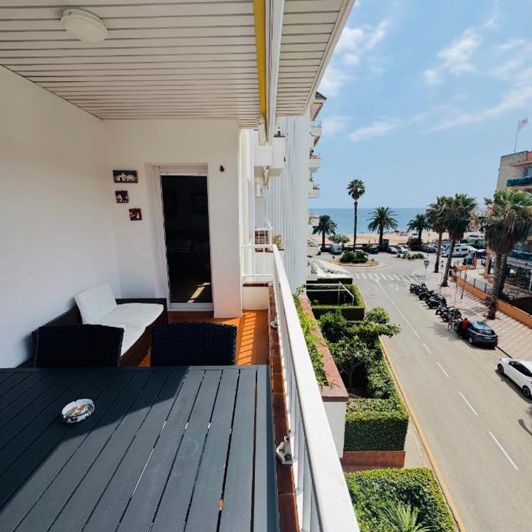 Lujoso piso enfrente de playa de Fenals, 2 terrazas - Apartamento de 1 dormitorio - 3