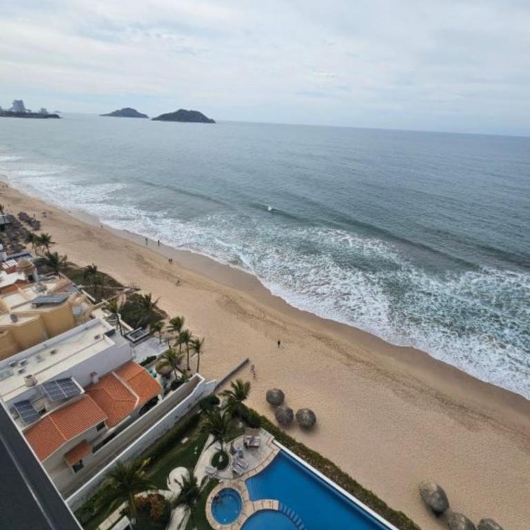 Lujoso departamento frente a la playa - Two-Bedroom Apartment - 3
