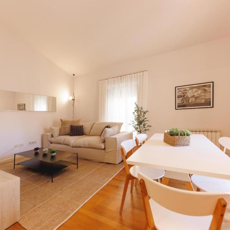 Bravissimo Cort Reial 4B Duplex, Monthly Apartment - Apartamento Deluxe de 3 dormitorios - 2