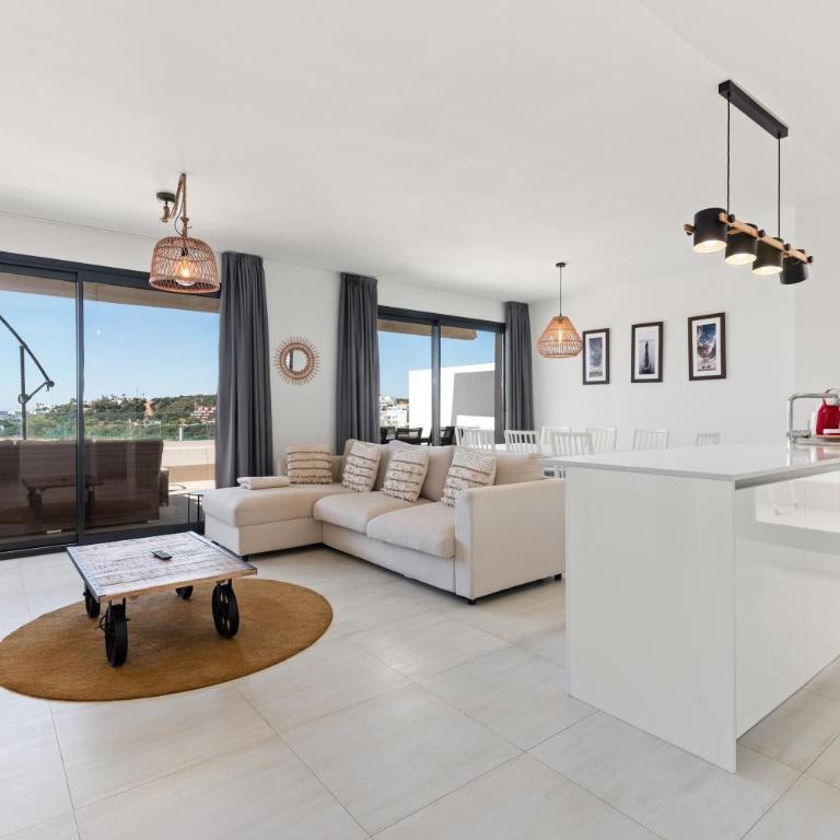 Penthouse moderne et cosy pour vos vacances accessible à pied depuis la plage - Three-Bedroom Apartment - 1