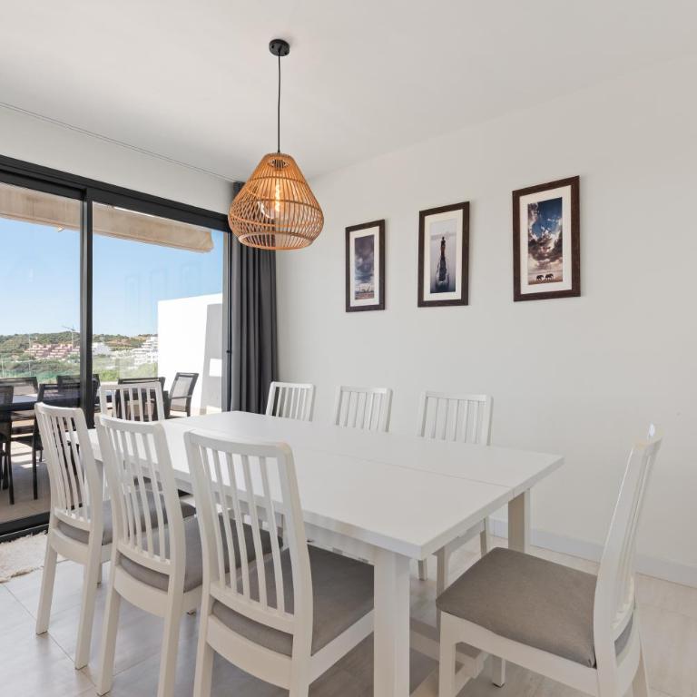 Penthouse moderne et cosy pour vos vacances accessible à pied depuis la plage - Three-Bedroom Apartment - 4