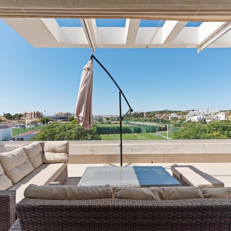 Penthouse moderne et cosy pour vos vacances accessible à pied depuis la plage - Three-Bedroom Apartment - 16