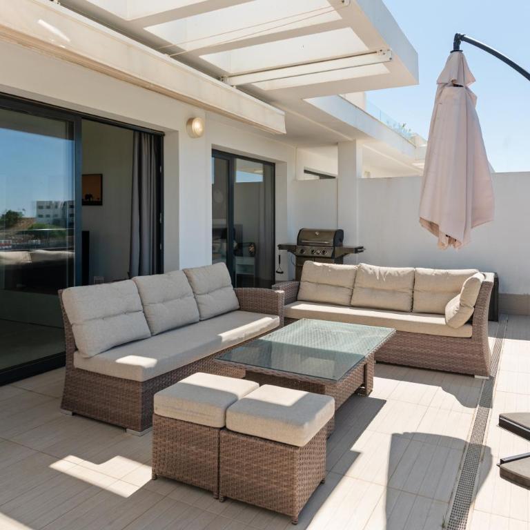 Penthouse moderne et cosy pour vos vacances accessible à pied depuis la plage - Three-Bedroom Apartment - 17
