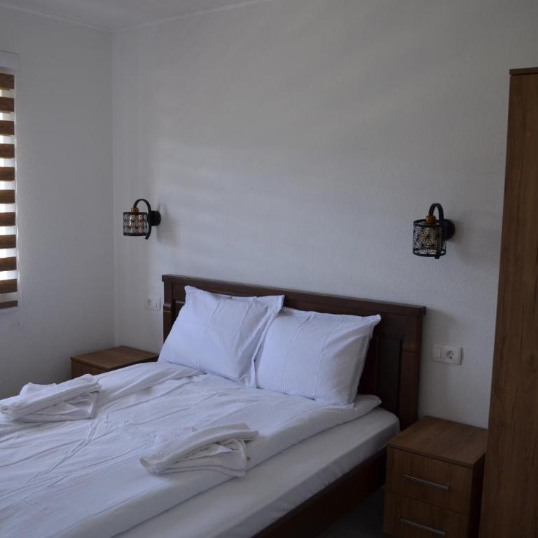 Apartmani Srećko - Two-Bedroom Apartment with Mountain View - 8