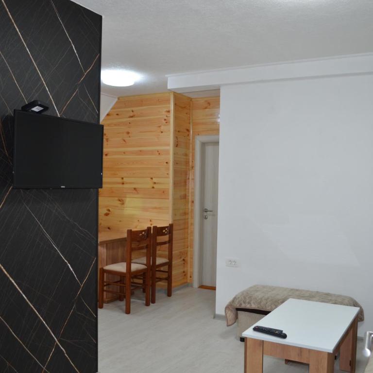 Apartmani Srećko - Two-Bedroom Apartment with Mountain View - 11