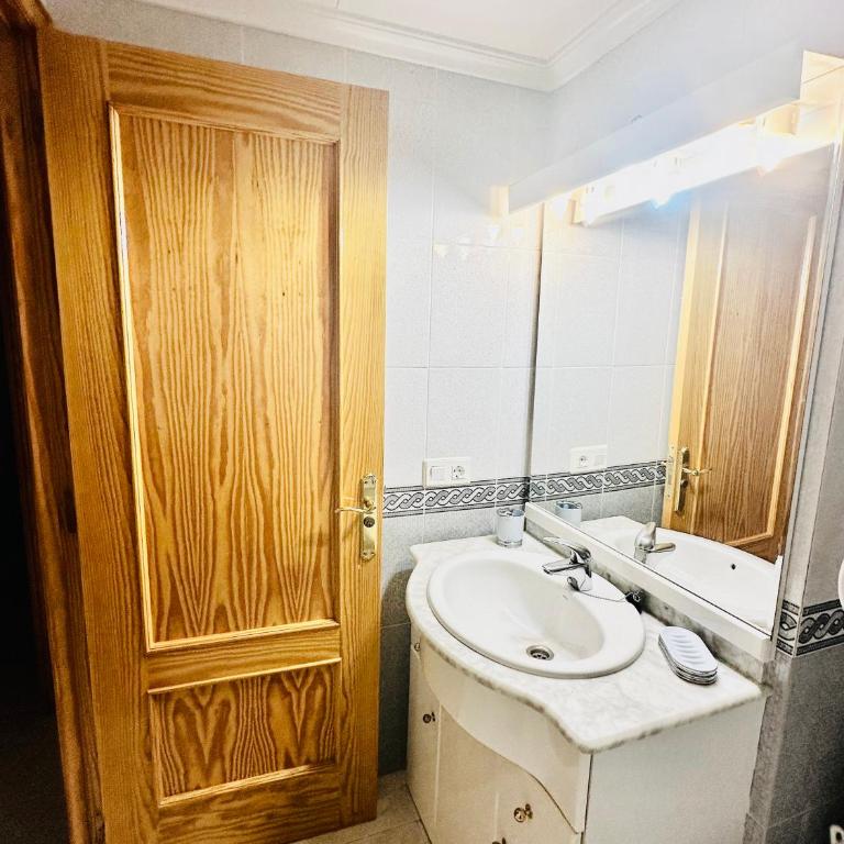 APARTAMENTO 2 Hab CON PISCINA Y GARAJE - Apartamento de 2 dormitorios con terraza y vistas al mar - 11