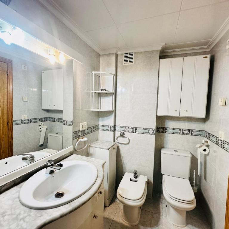 APARTAMENTO 2 Hab CON PISCINA Y GARAJE - Apartamento de 2 dormitorios con terraza y vistas al mar - 12