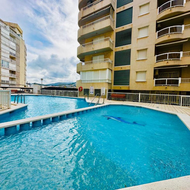 APARTAMENTO 2 Hab CON PISCINA Y GARAJE - Apartamento de 2 dormitorios con terraza y vistas al mar - 2