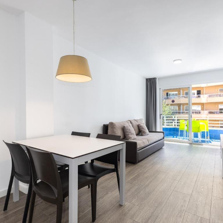 Rentalmar Zahara family suites - One-Bedroom Apartment - 22