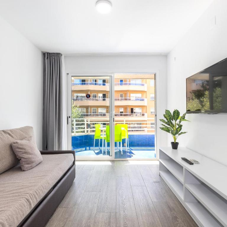 Rentalmar Zahara family suites - One-Bedroom Apartment - 25