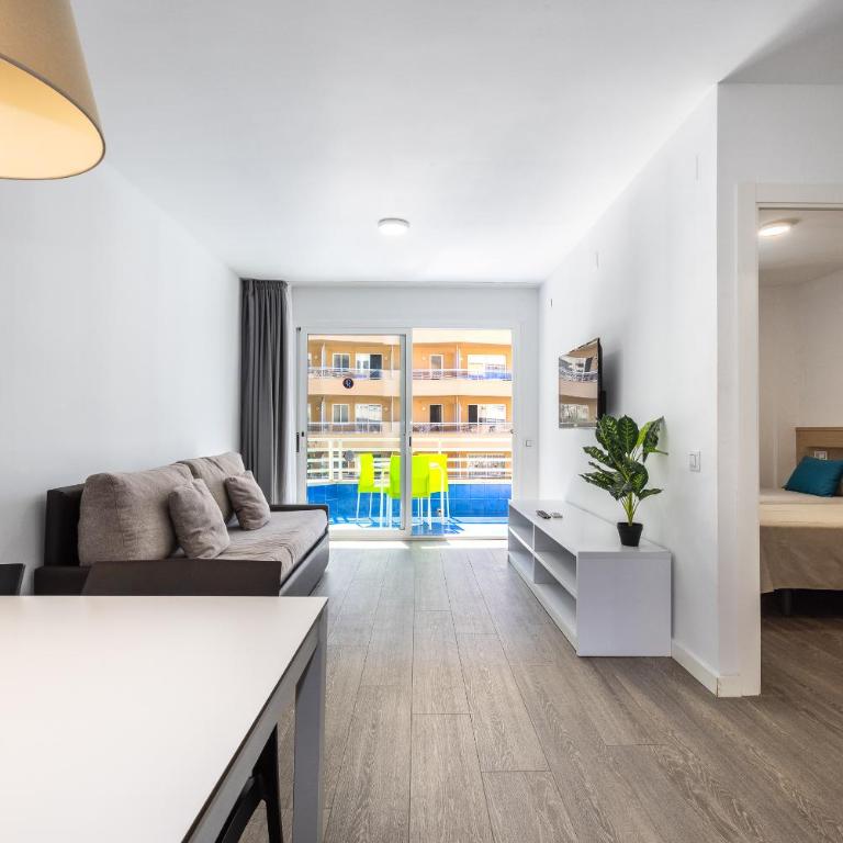 Rentalmar Zahara family suites - One-Bedroom Apartment - 9