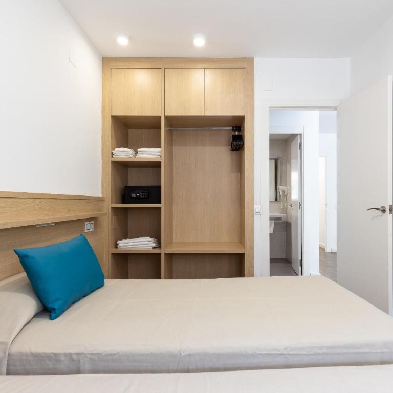 Rentalmar Zahara family suites - One-Bedroom Apartment - 16