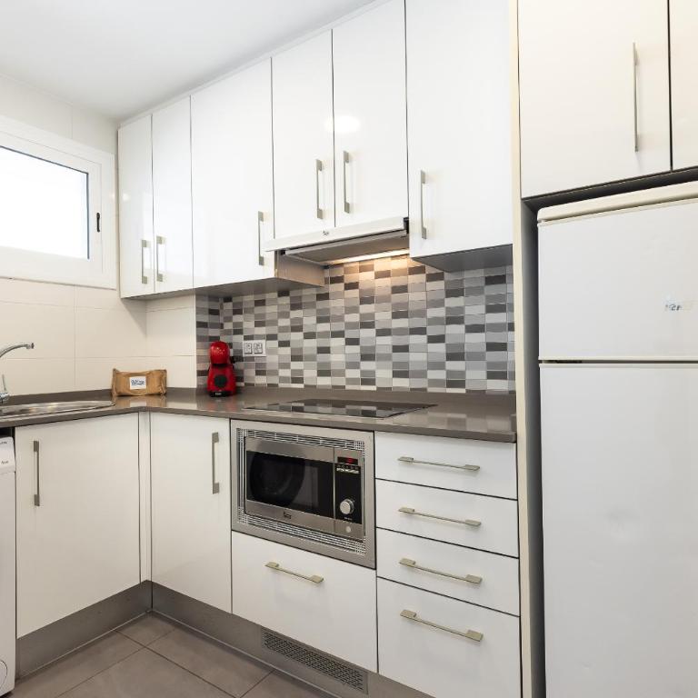 Rentalmar Zahara family suites - One-Bedroom Apartment - 27
