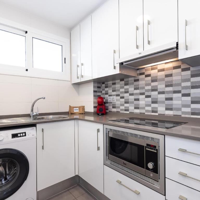 Rentalmar Zahara family suites - One-Bedroom Apartment - 3