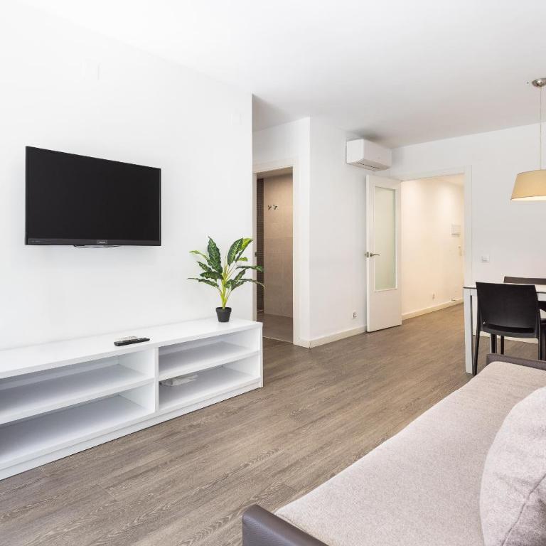 Rentalmar Zahara family suites - One-Bedroom Apartment - 2