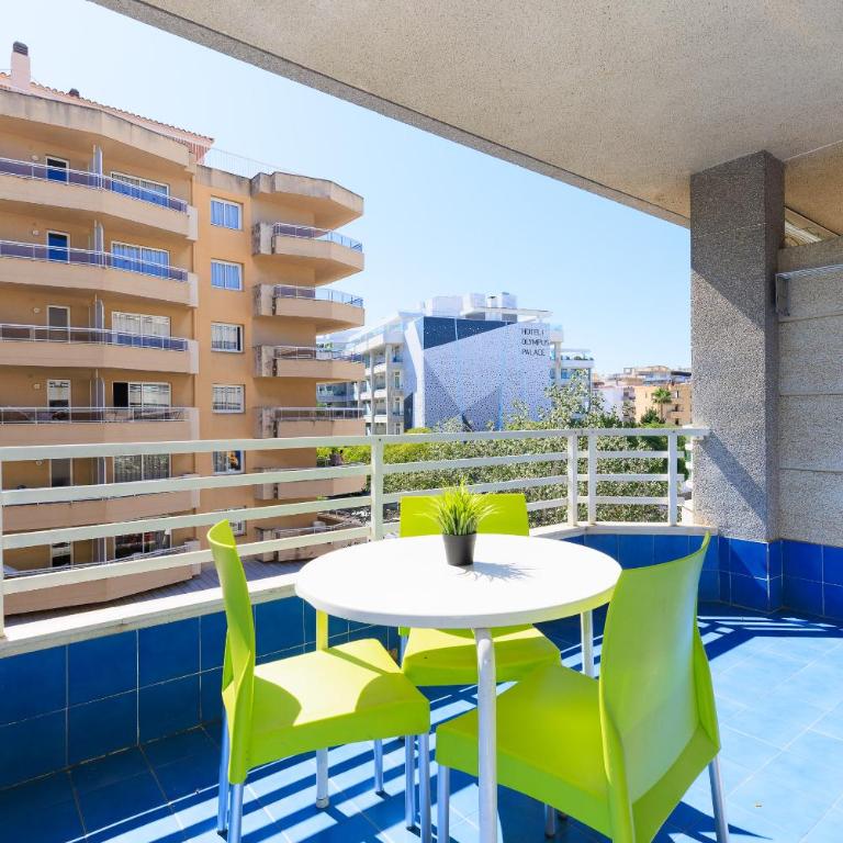 Rentalmar Zahara family suites - One-Bedroom Apartment - 7