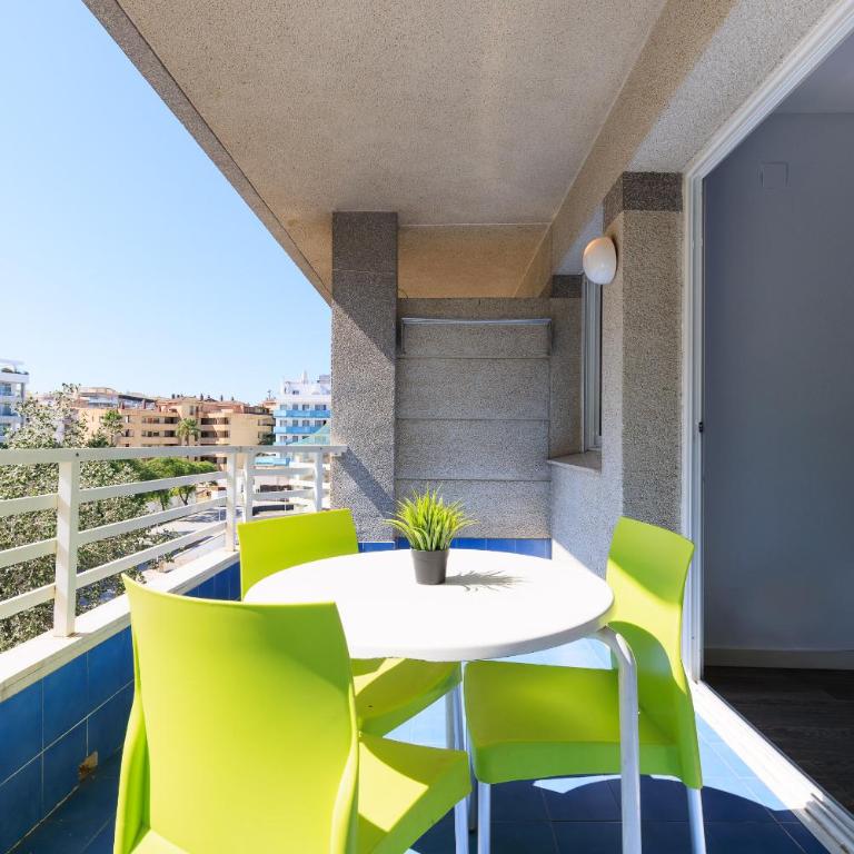 Rentalmar Zahara family suites - One-Bedroom Apartment - 10