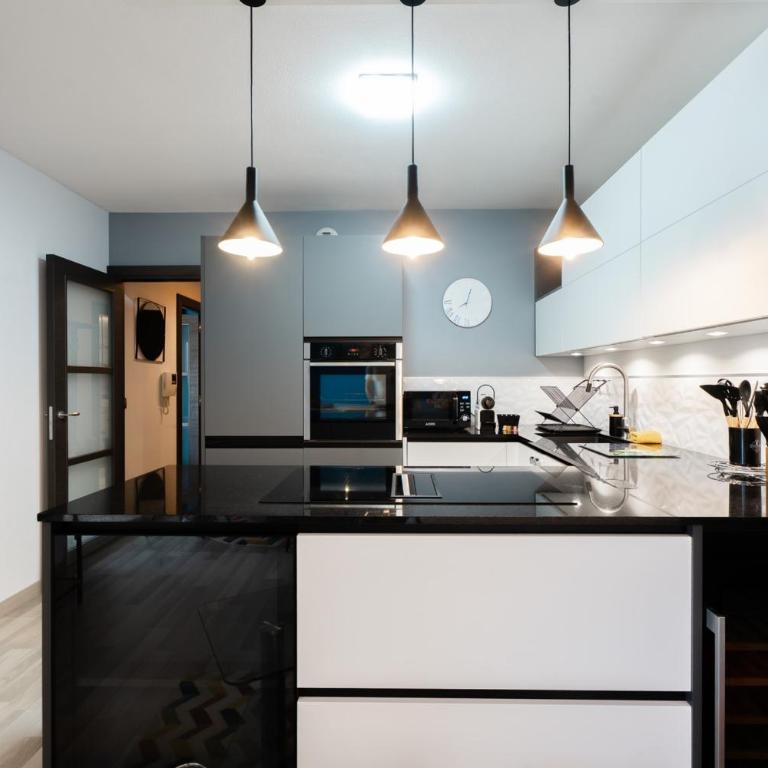 Elégant 3 pièces avec Terrasse - Centre - Lumineux - Appartamento - 3