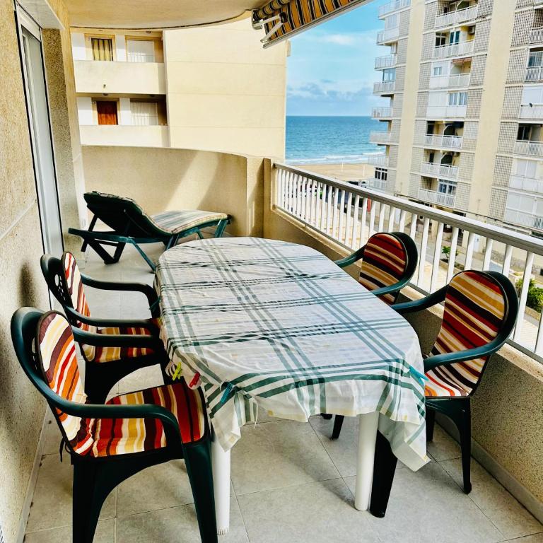 APARTAMENTO 2 Hab CON PISCINA Y GARAJE - Apartamento de 2 dormitorios con terraza y vistas al mar - 3