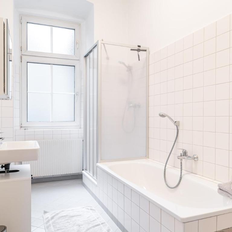 Alpena Homes, Zentrum, Domblick, Küche - Apartment mit 2 Schlafzimmern - 3