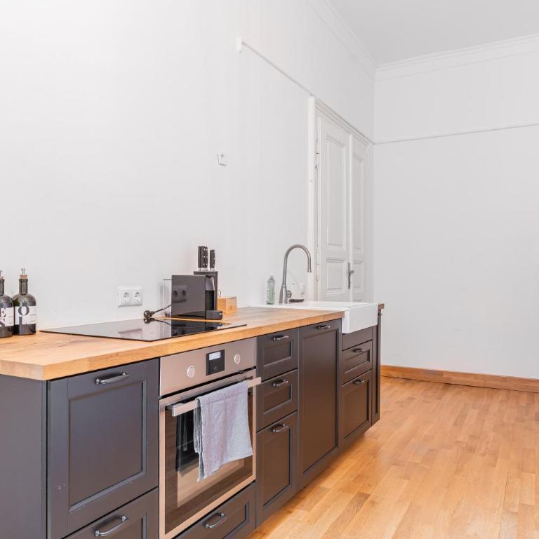Alpena Homes, Zentrum, Domblick, Küche - Apartment mit 2 Schlafzimmern - 5