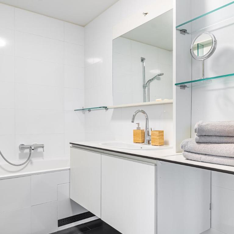 Alpena Homes, Zentrum, Domblick, Küche - Apartment mit 1 Schlafzimmer - 8