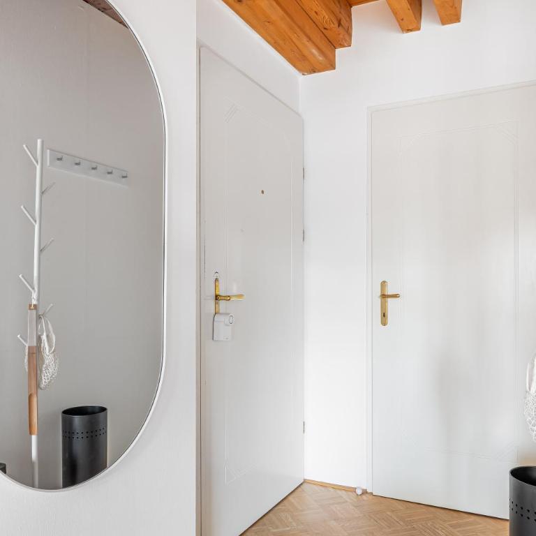Alpena Homes, Zentrum, Domblick, Küche - Apartment mit 1 Schlafzimmer - 12