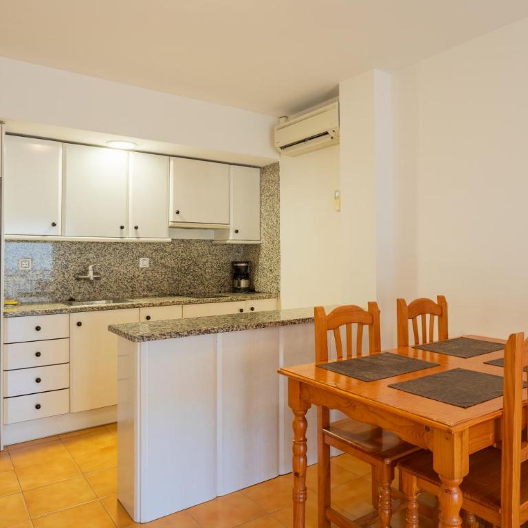 Apartaments Palamós - Pal Beach - Apartamento de 2 dormitorios con balcón o terraza (4-6 adultos) - 9