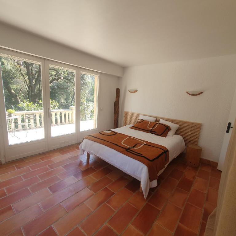 Bas de villa avec piscine à partager, sur la Côte d'Azur - Maison 2 Chambres - 7