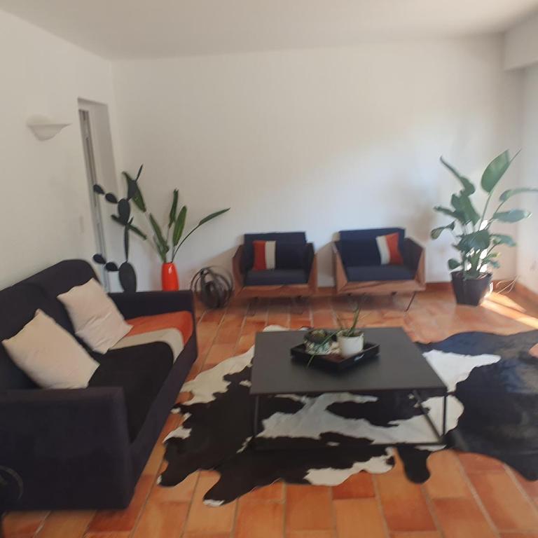 Bas de villa avec piscine à partager, sur la Côte d'Azur - Maison 2 Chambres - 8